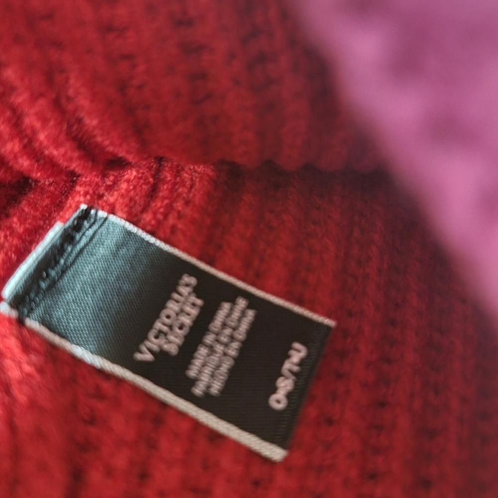 🤍 Victoria's Secret Red and Pink Knit Beanie with Gold Logo - Picture 3 of 3